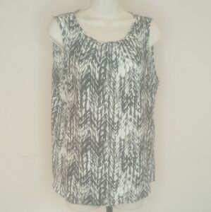 Women's Black and White Patterned Top